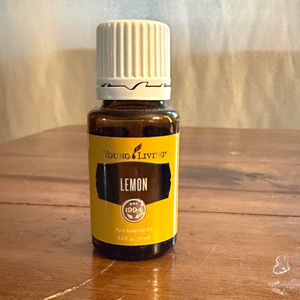 Young Living Lemon Oil with White Cap